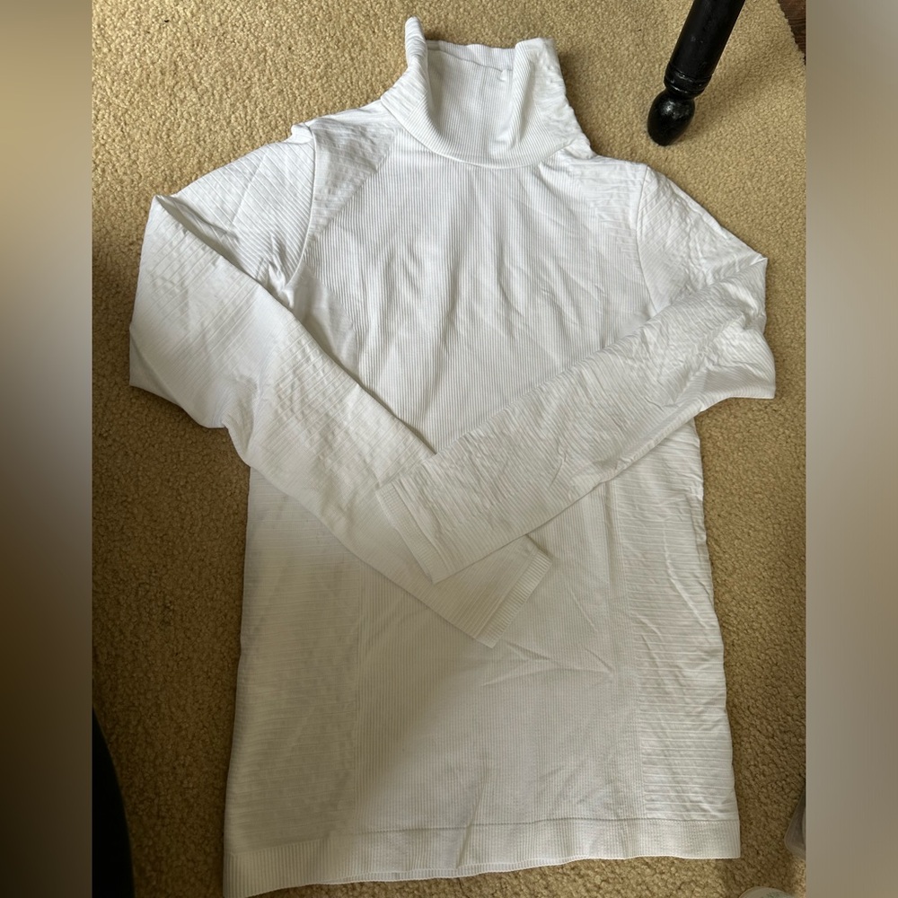 White Athleta Flurry Rib turtleneck NWOT M